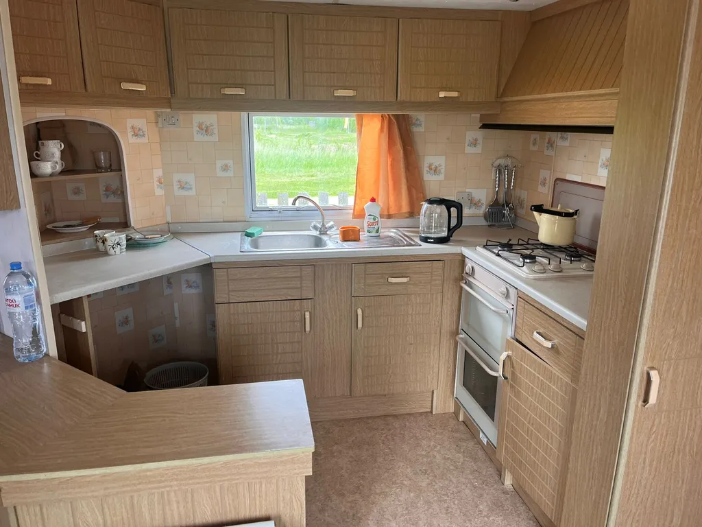 Комфортабельный дом на колесах Festival Super на берегу озера