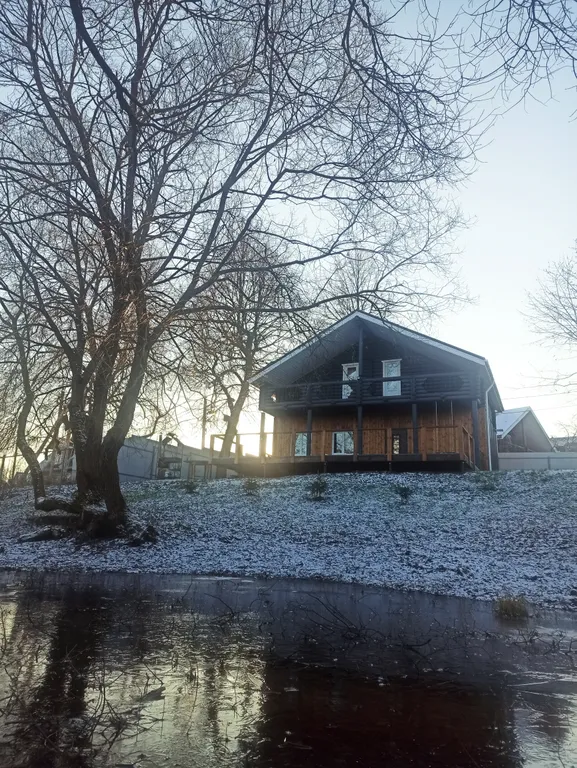 Коттедж Loft коттедж с шикаpным видом на пруд — Шишкино