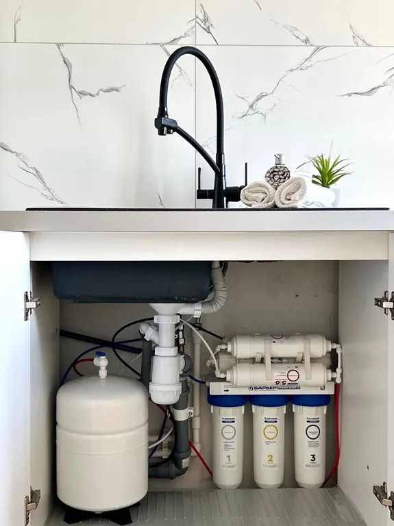 Стильный белоснежный апартамент в центре города, бесконтактный заезд