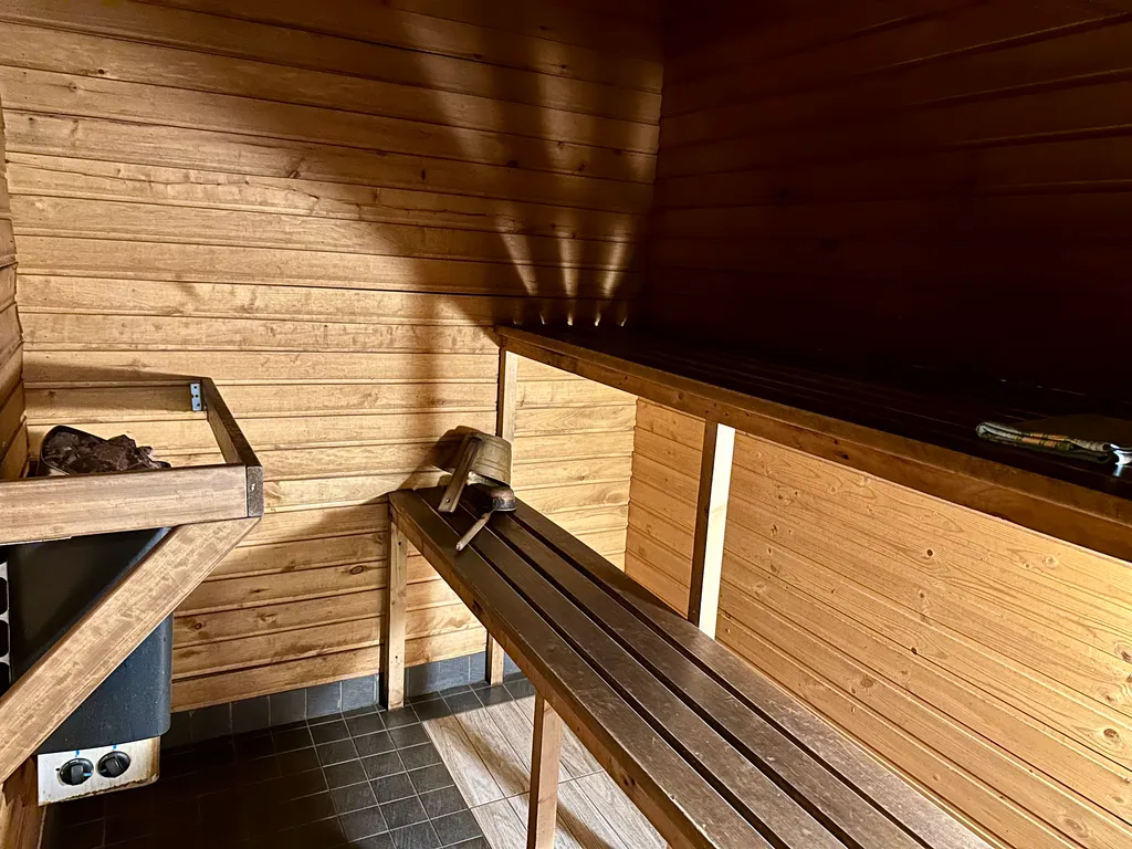 Коттедж с 3 спальнями, сауной, с видом на лес