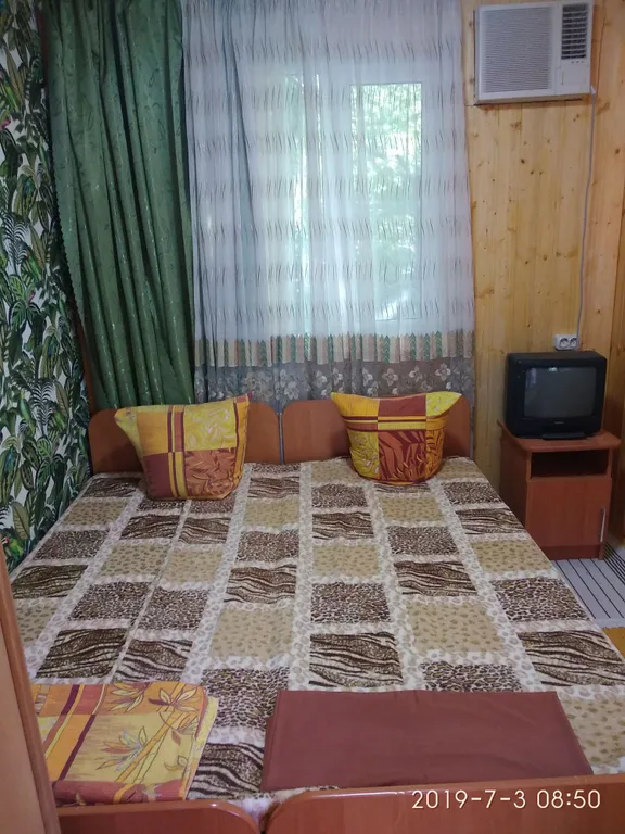 Уютный двухкомнатный домик в лесу