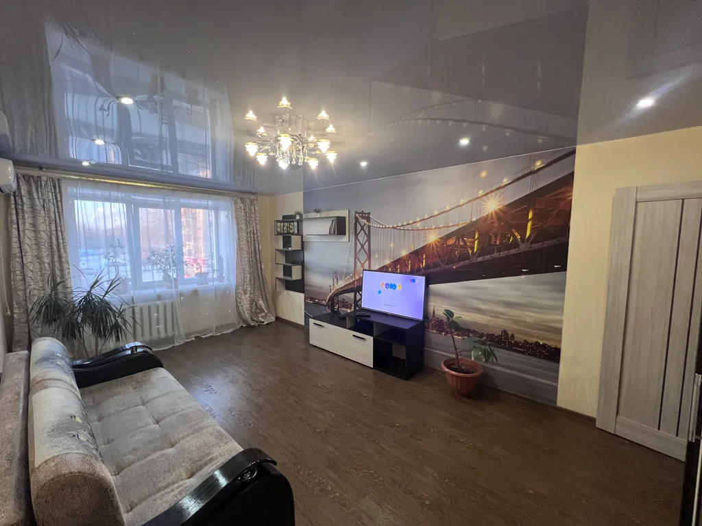 Двухкомнатная квартира в самом центре города, Площадь Металлургов