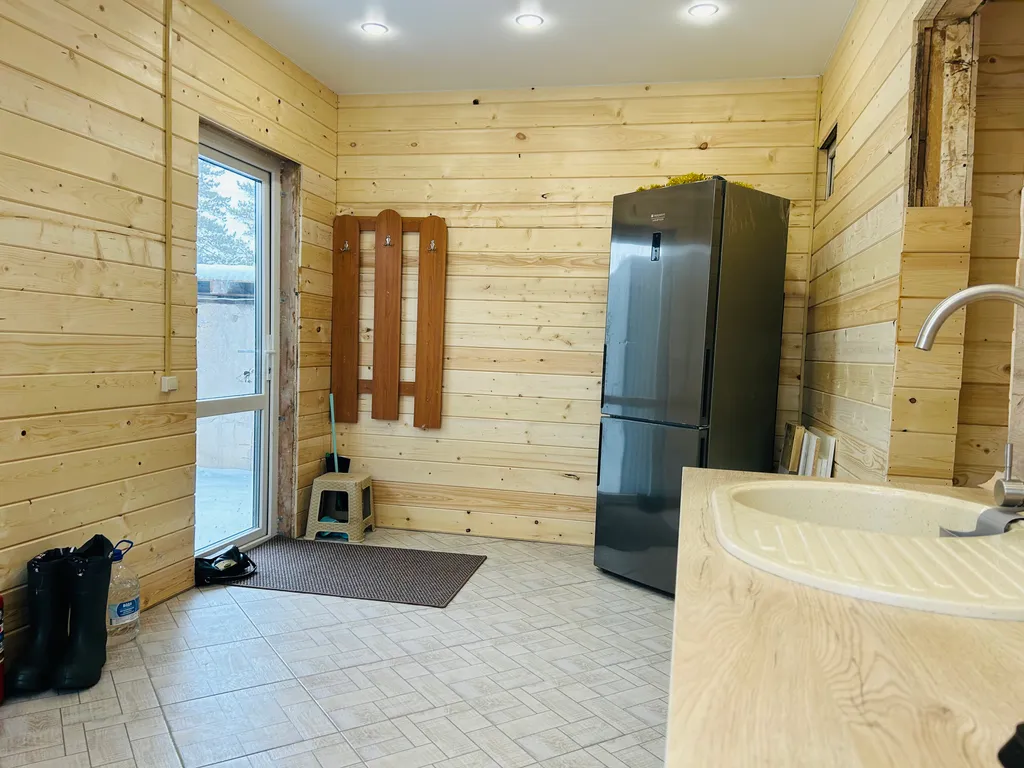 Домик в соснах с баней