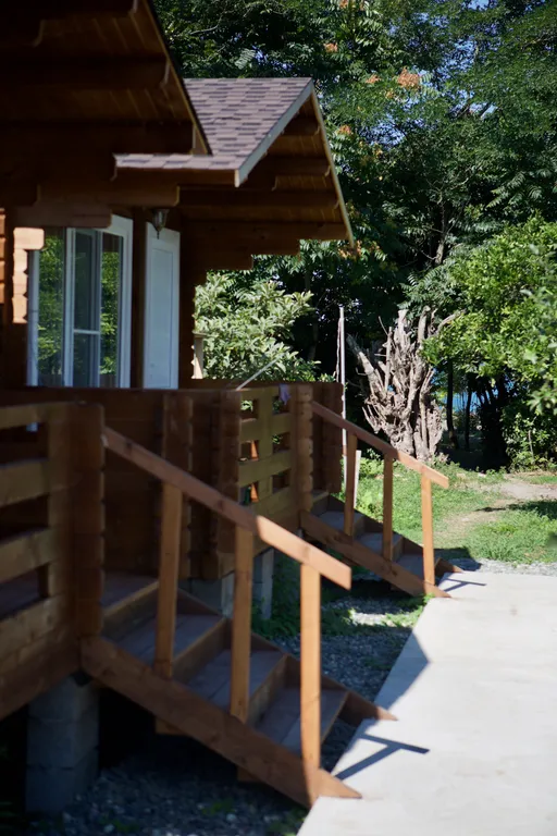 Коттедж Коттедж Уютные бунгало на берегу моря — Сухум