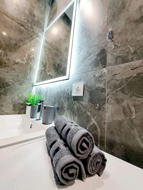 Новый современный дом с сауной и террасой