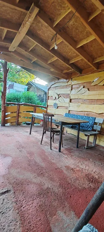 Дом на берегу реки