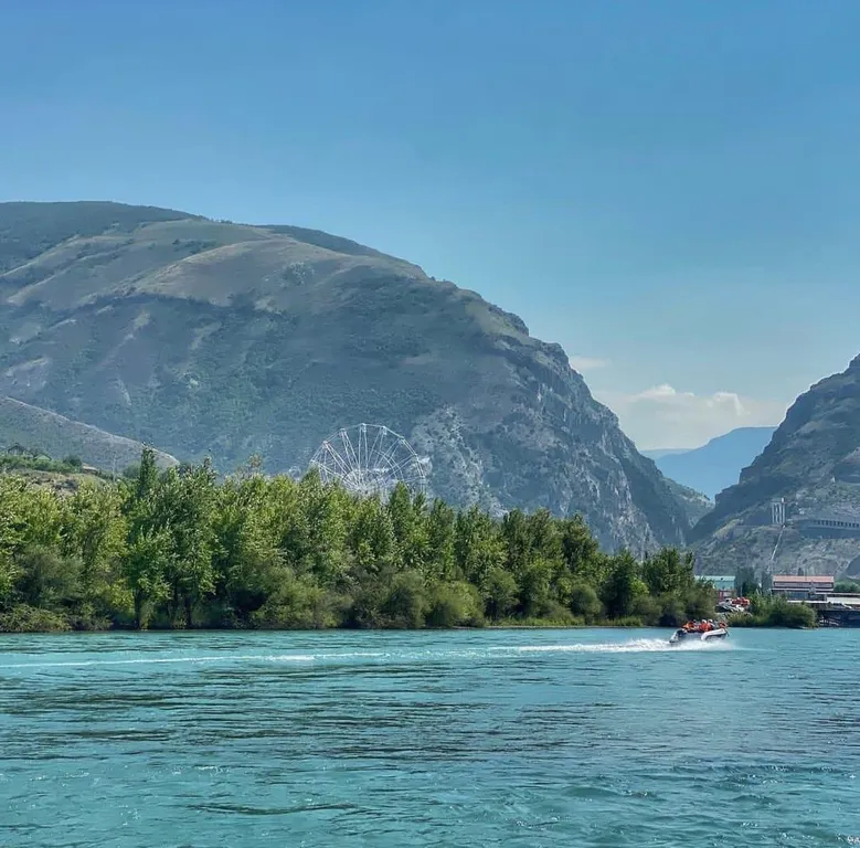 Квартира Номер Люкс на берегу реки Сулак с видом на горы Сулакского каньона. — Миатли