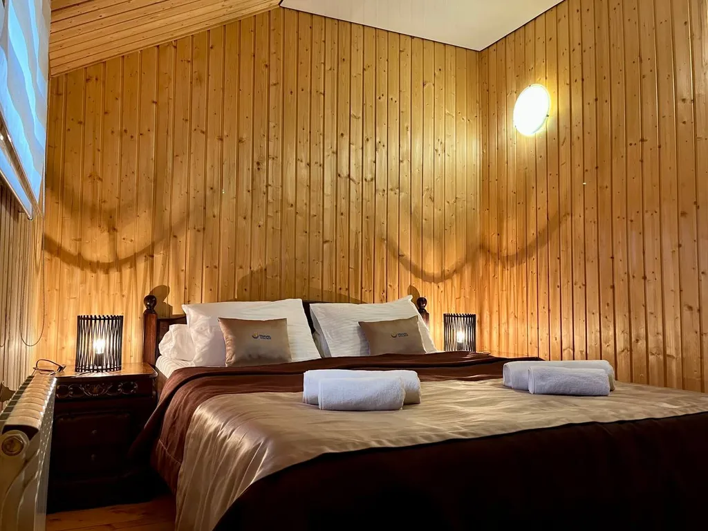 Люкс с балконом с видом на озеро двухкомнатный