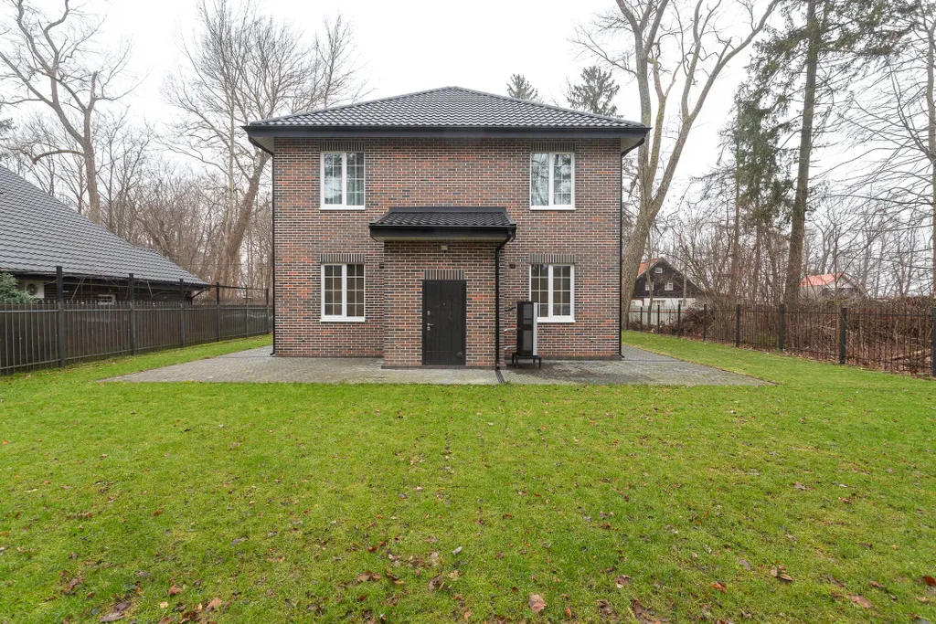 На первой линии от моря сдам полдома