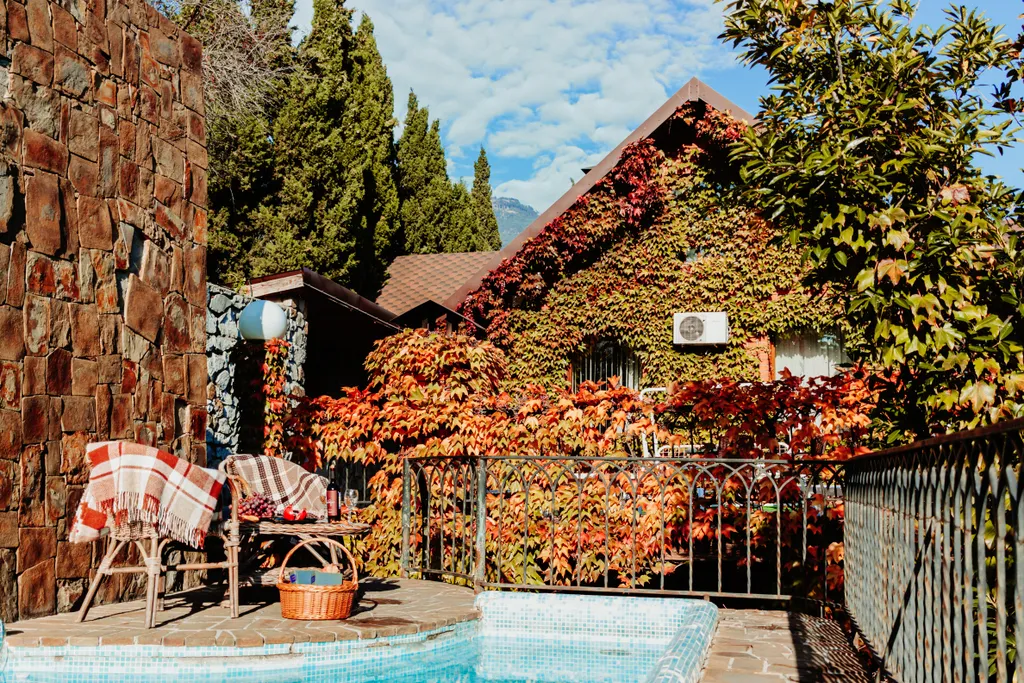 Коттедж Дом с теплым бассейном у моря в Ялте — аренда посуточно в Массандра