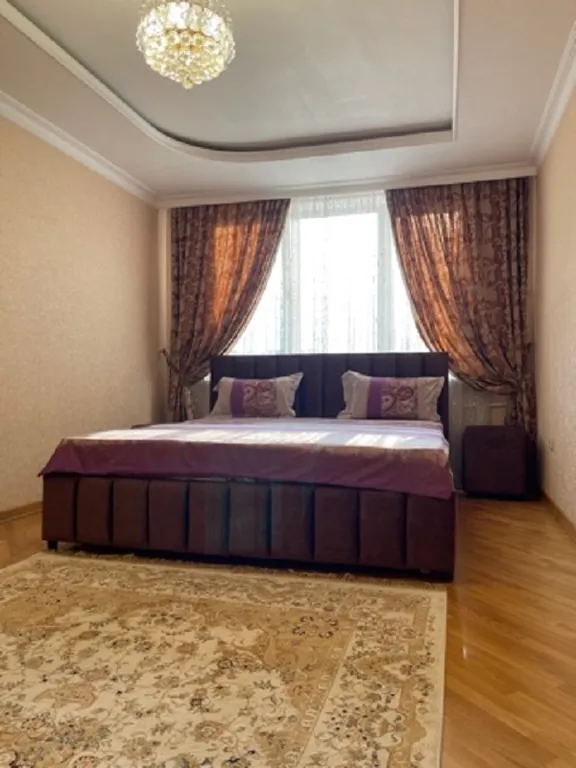 В центре