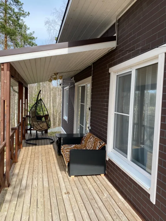 Загородный дом с видом на озеро