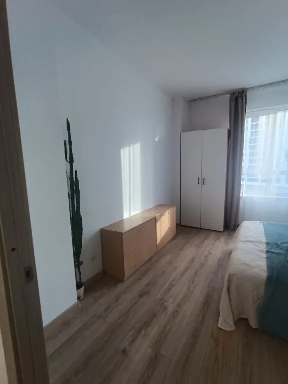 Двухкомнатная квартира возле озера и парка