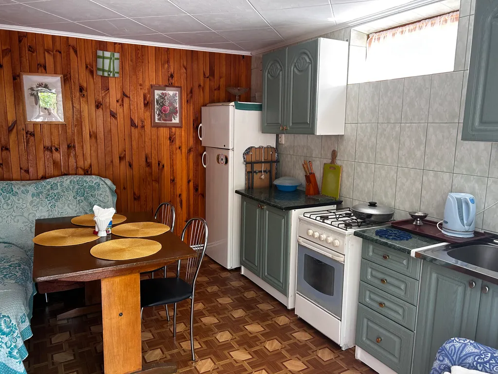 Коттедж Автономный 2 комнатный домик для семьи из 4-5 человек — Судак