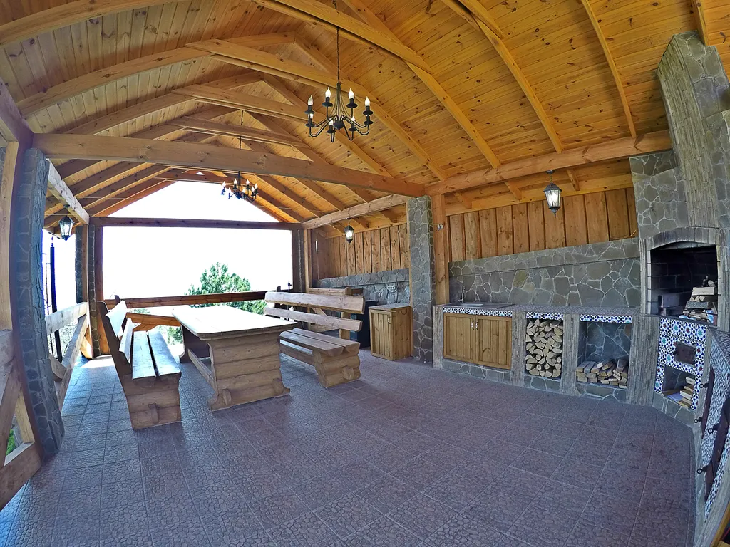 Дом с панорамным видом на море и гору Аю-Даг