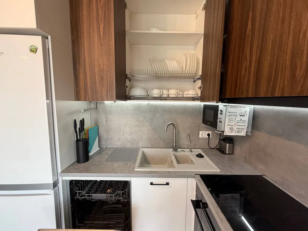 Семейный отдых у моря. Евротрешка до 6 гостей. Бассейн на территории.