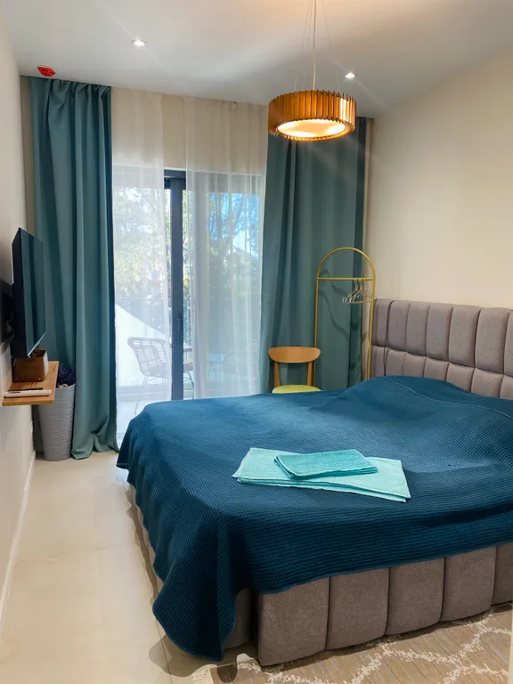 Апартаменты с бассейном у моря