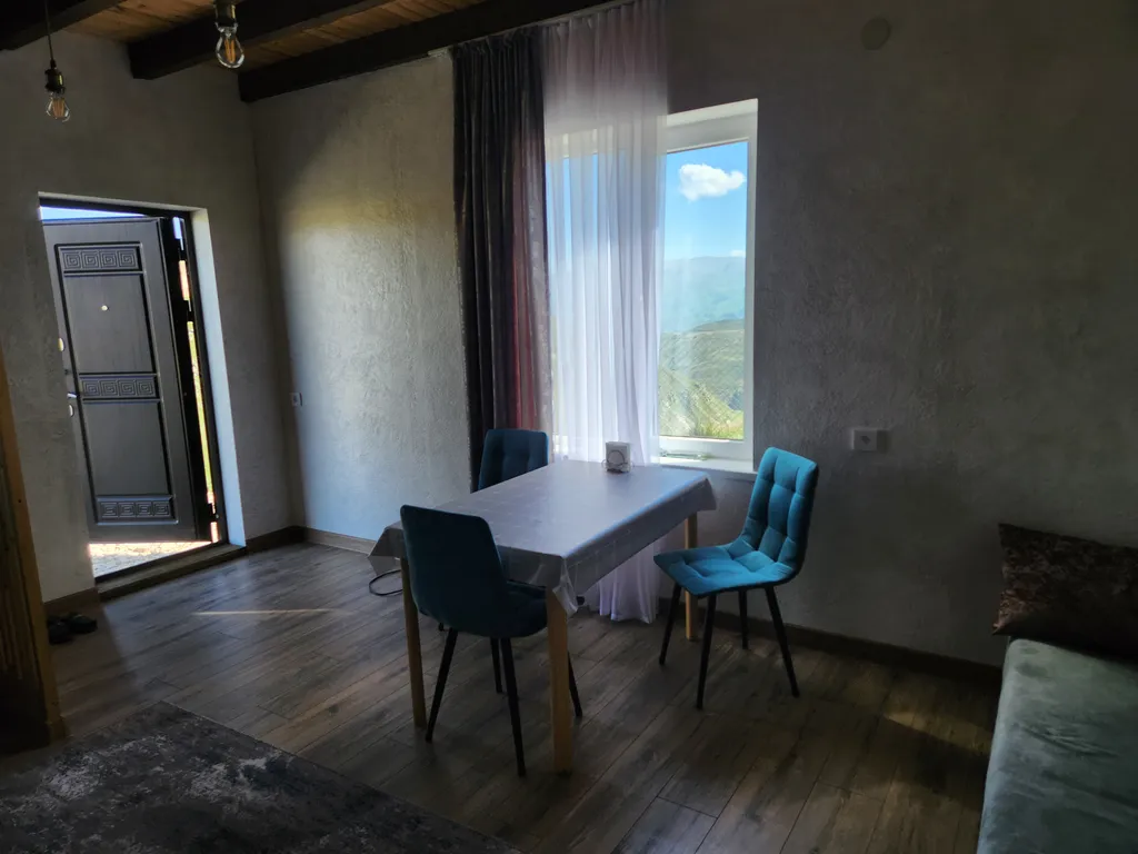 Домик на краю обрыва