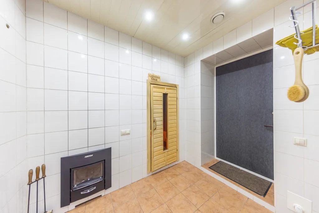 Просторный коттедж с бильярдом и сауной