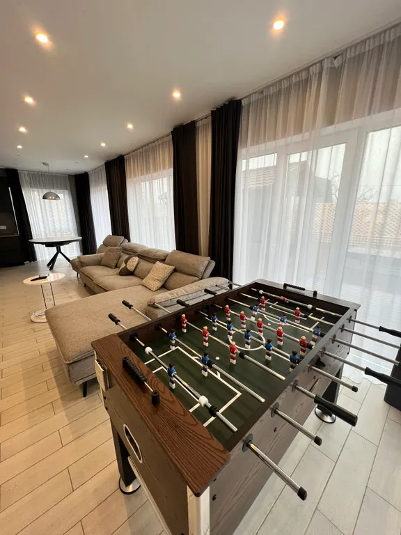 Wanderlust: загородный дом у реки с баней и джакузи