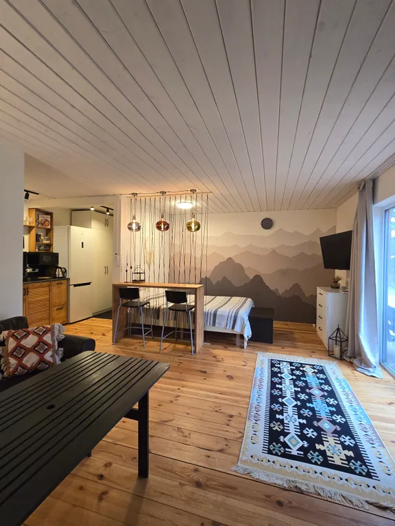 Домик в сосновом лесу