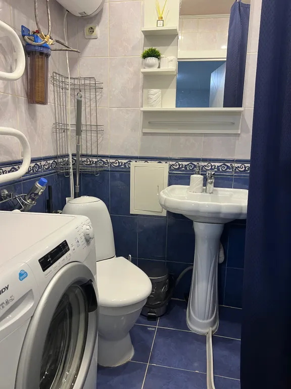 Уютная квартира с видом на проезжающий ретро-поезд