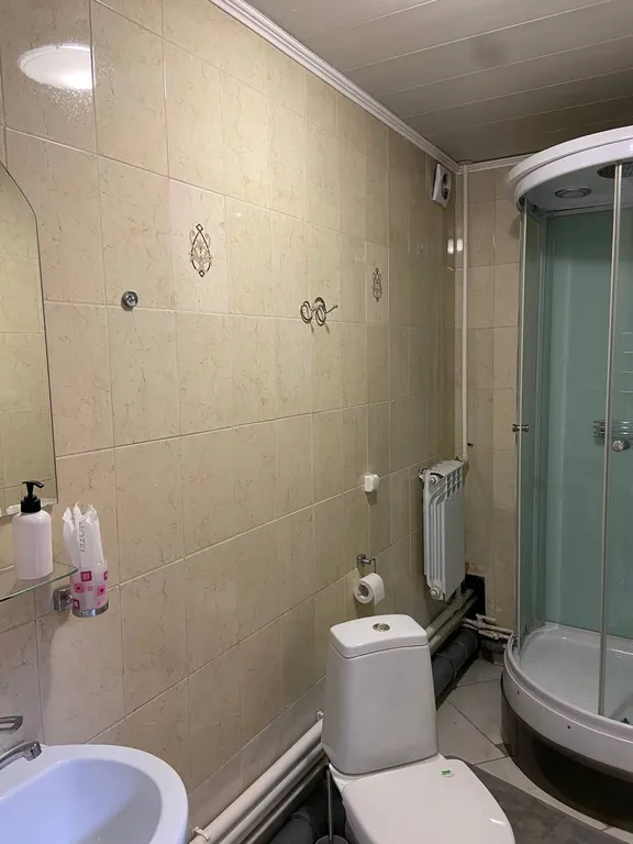 Домик на базе отдыха с бассейном