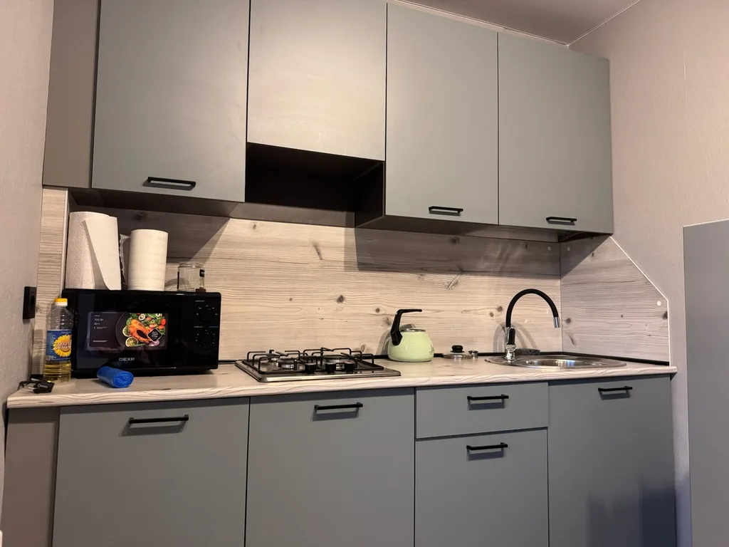 Светлая и чистая квартира с современным ремонтом.