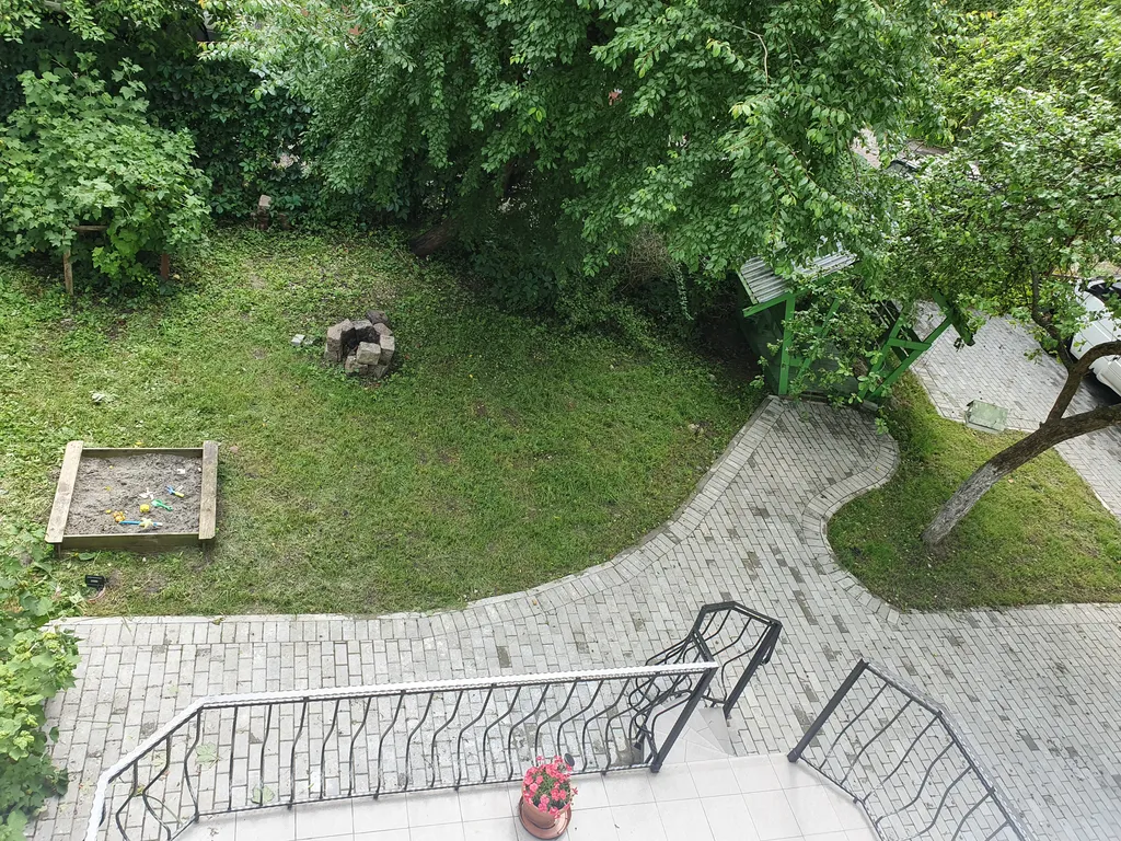 Двухуровневая 5-комнатная квартира в центре Амалиенау с зоной барбекю