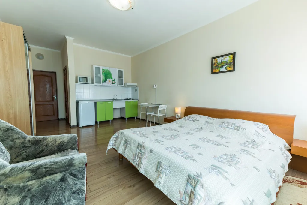 Апартаменты 7,9 с кухней и балконом, с частичным видом на море