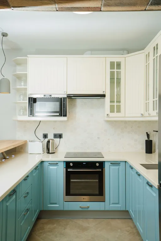 Красивый современный апартамент с 3 спальнями. Камин. Терраса. Горы.