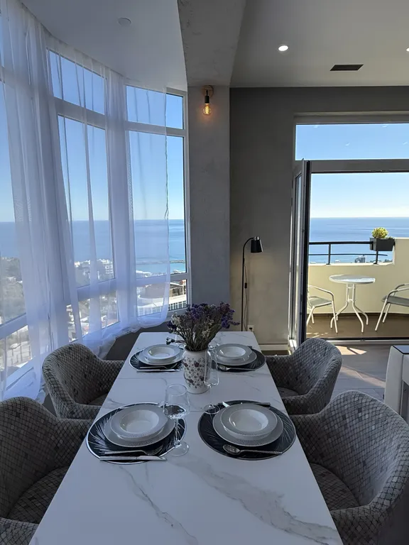 Дизайнерская квартира с потрясающем видом на море и горы