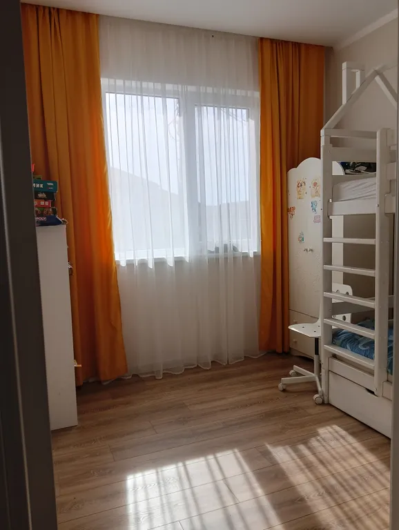 Дом с бассейном и террасой в коттеджном поселке