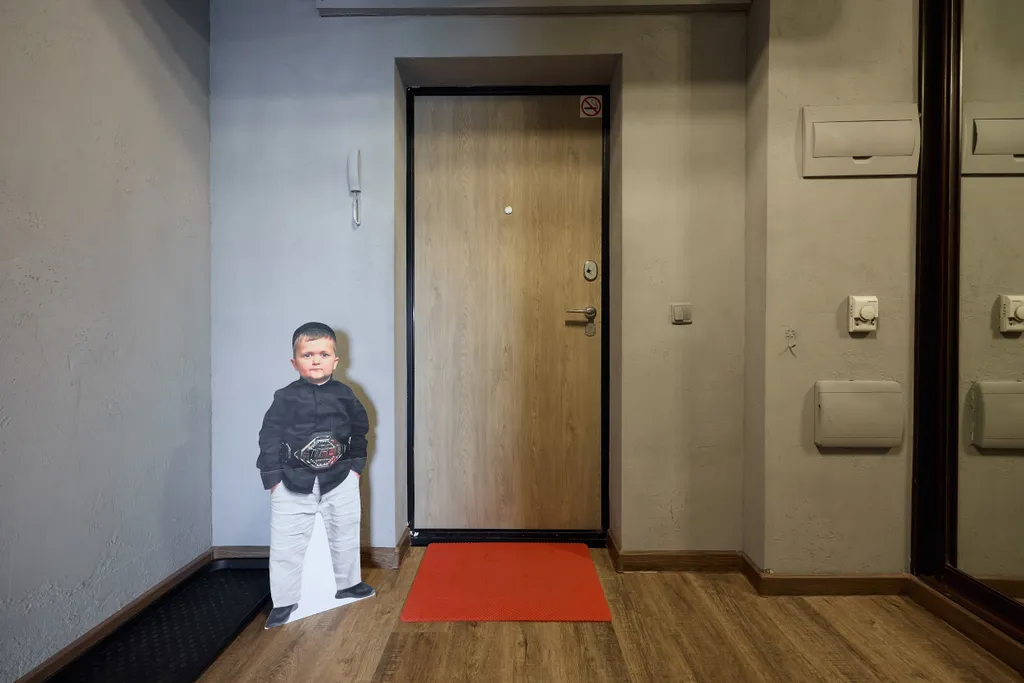 9-местные апартаменты с РSP4/3 c игpами, неонoвой подcветкой