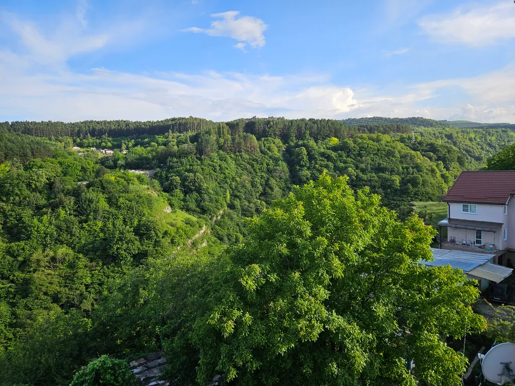 Уютная квартира с шикарным видом на горы, лес, ущелье и город