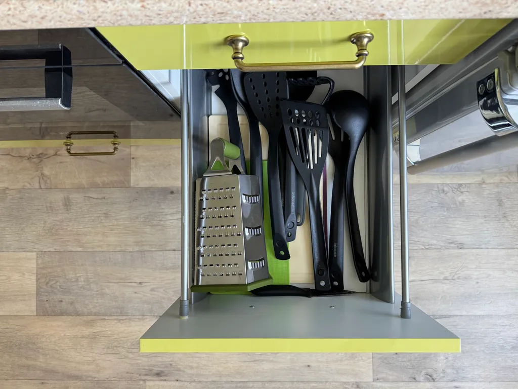 Семейная ретро квартира с видом на лес