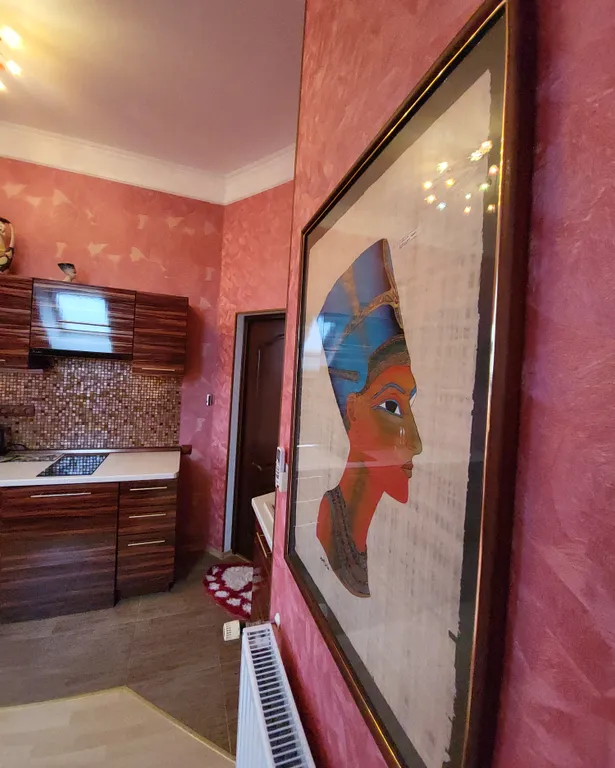 Шикарный трехкомнатный апартамент с кухней и балконом