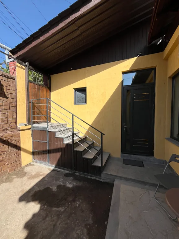 Уютный дом со своим гаражом