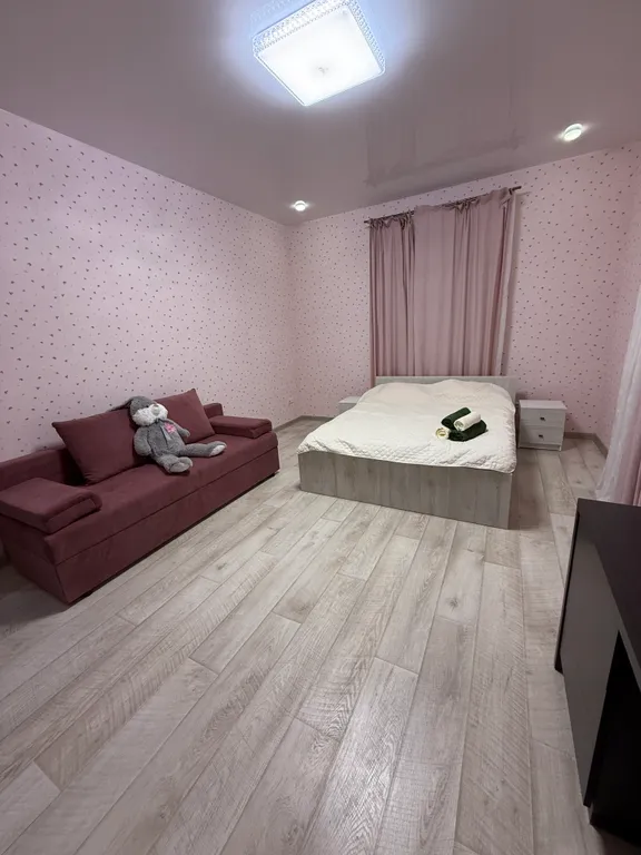 Уютный новый 3 этажный 10-комнатный гостeвoй дом с баней и прудом