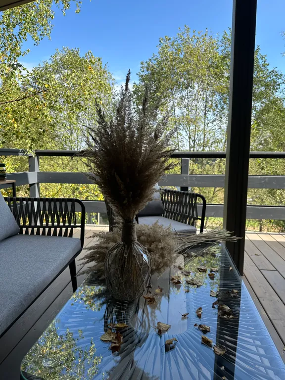 Дом в облаках у леса