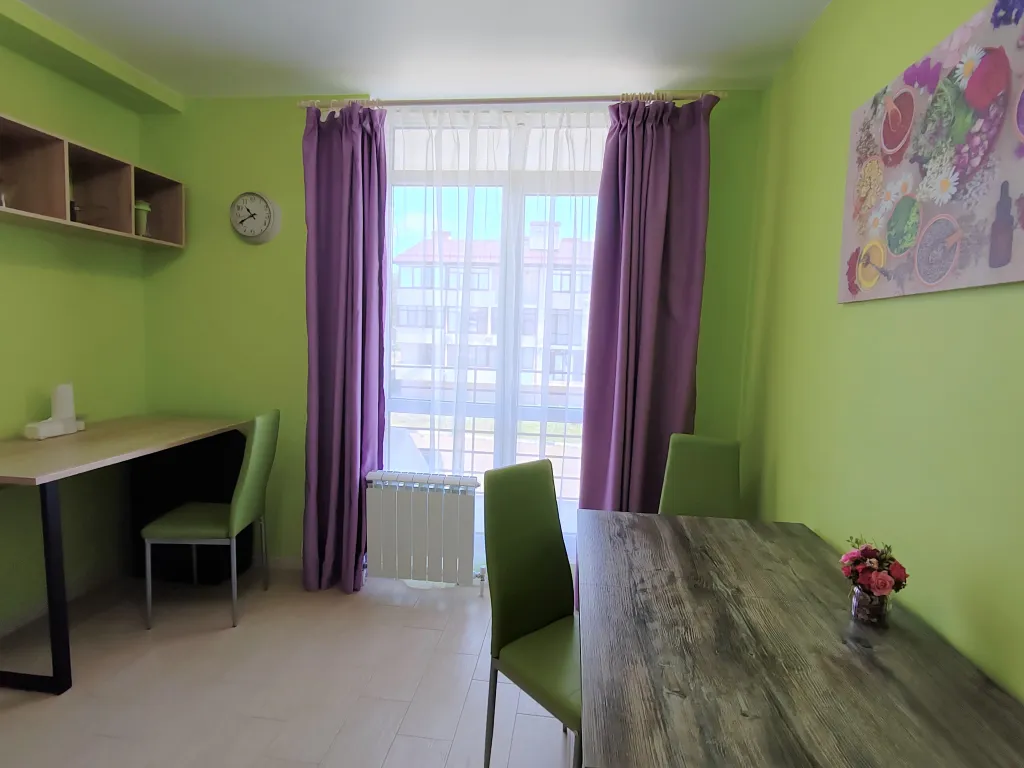 Уютная квартира с большой лоджией - террасой у открытого моря