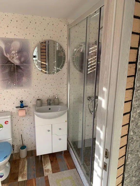 Полдома в центре города недалеко центр. рынок, удобный выезд в горы