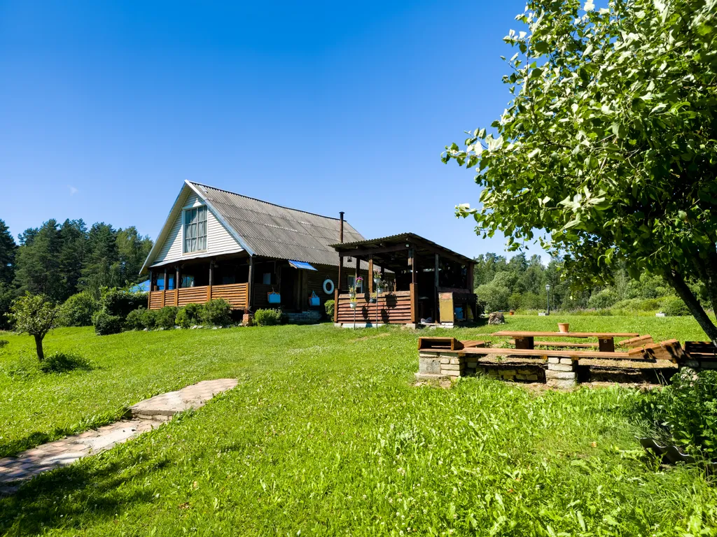 Коттедж Дом с баней на берегу озера — аренда посуточно в Великие Луки