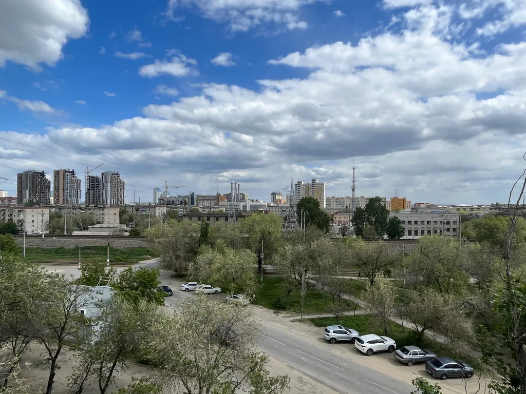 Уютная солнечная квартира с большой лоджией и видом на весь город