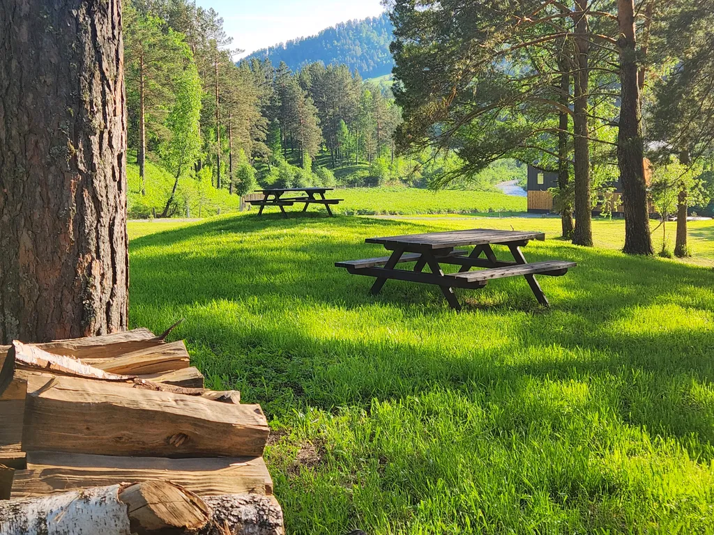 Тёплый сафари-тент с видом на горы