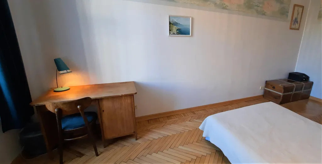 Просторная комната в винтажной квартире