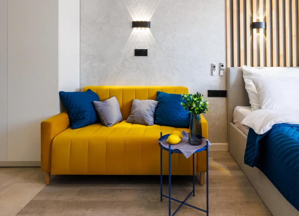 Уютная кино-студия с проектором