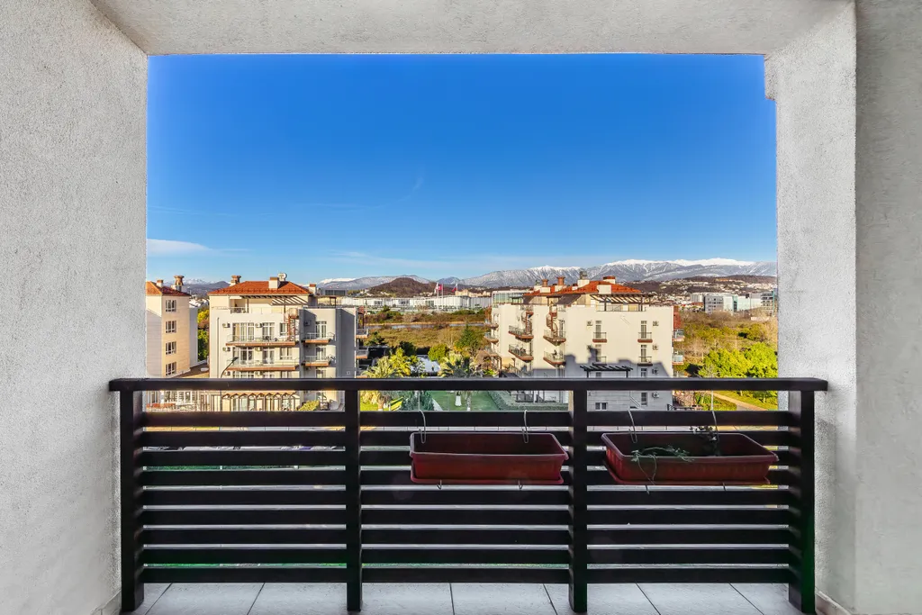 Большая квартира у моря с видом на горы