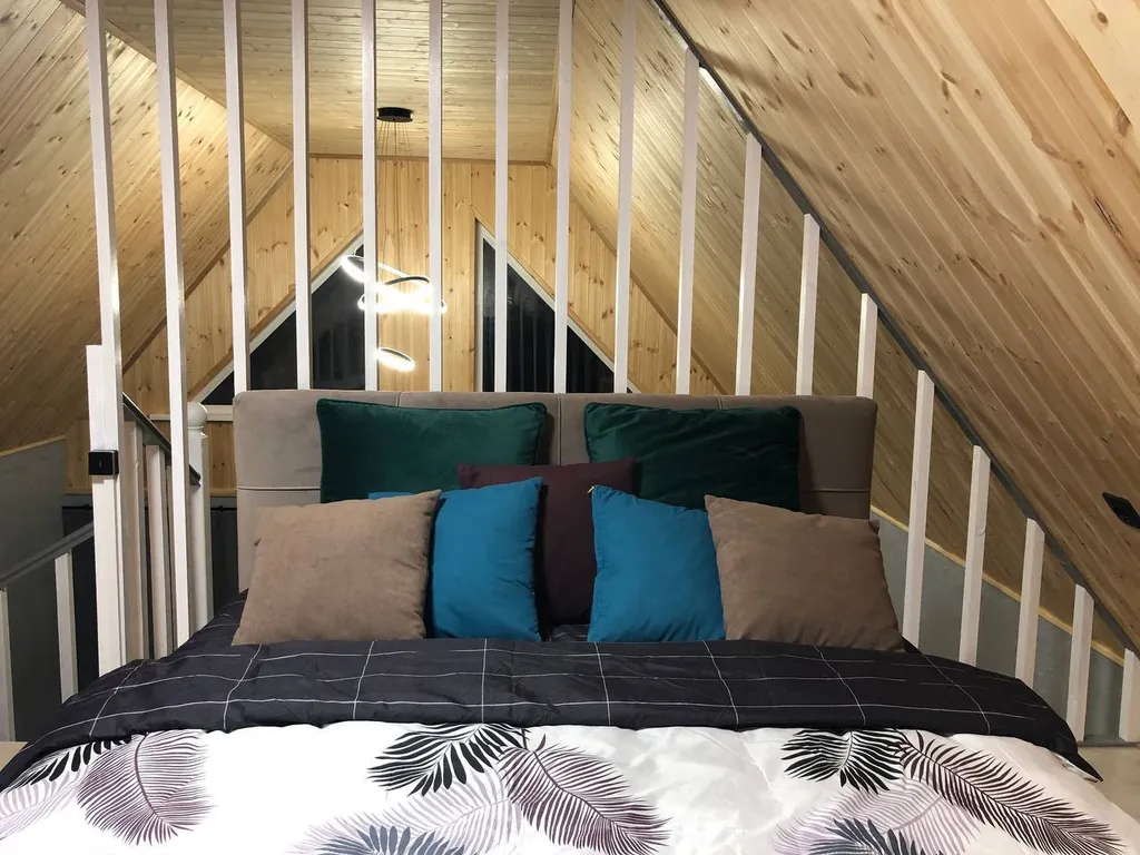 Уютный домик в окружении леса и горячих источников