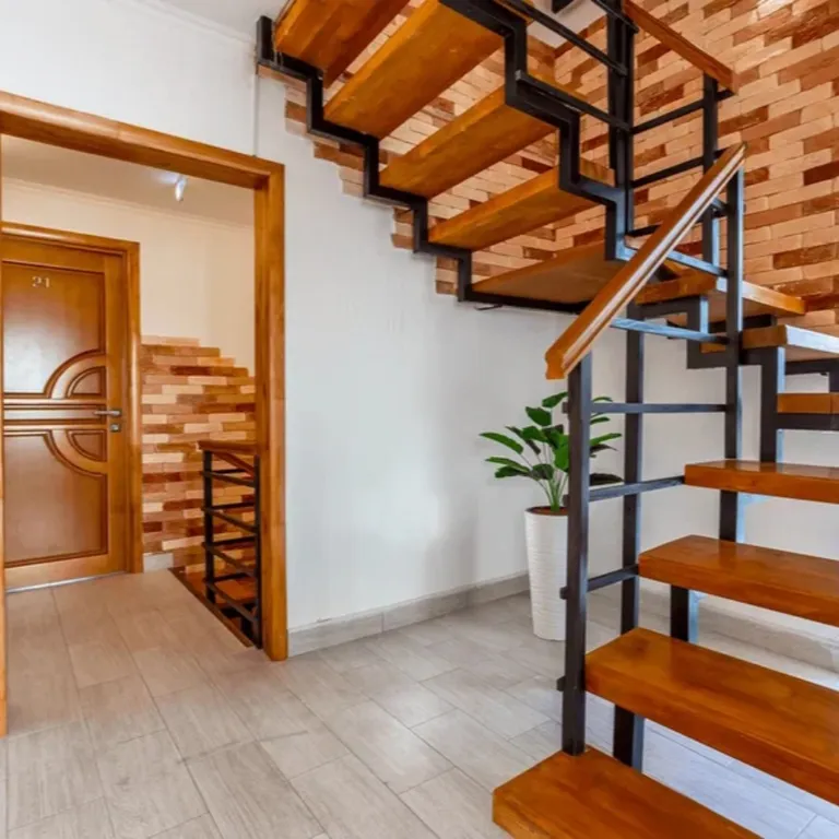 8-комнатный Дом